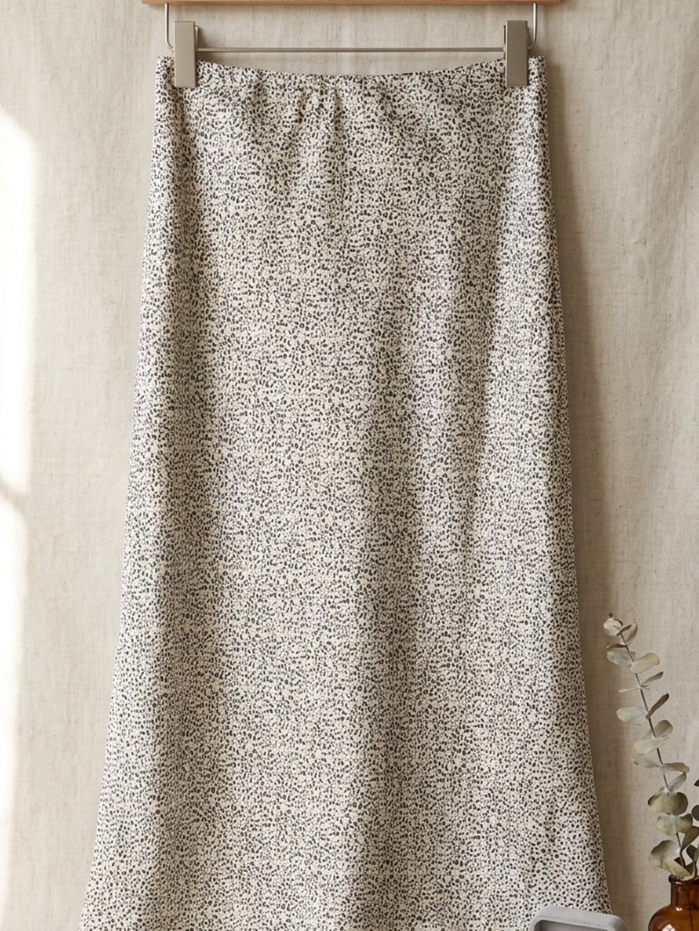 Siena Sky Satin Micro Speckle MIDI Slip Skirt. Size Small. Black and White
